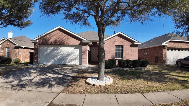 901 Lone Pine Dr in Little Elm, TX - Building Photo