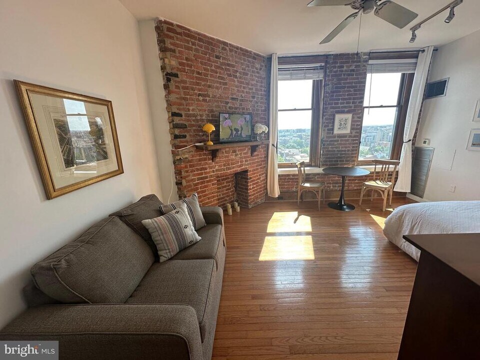 1615 Q St NW in Washington, DC - Building Photo