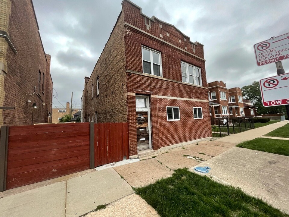 5954 W Wrightwood Ave in Chicago, IL - Building Photo