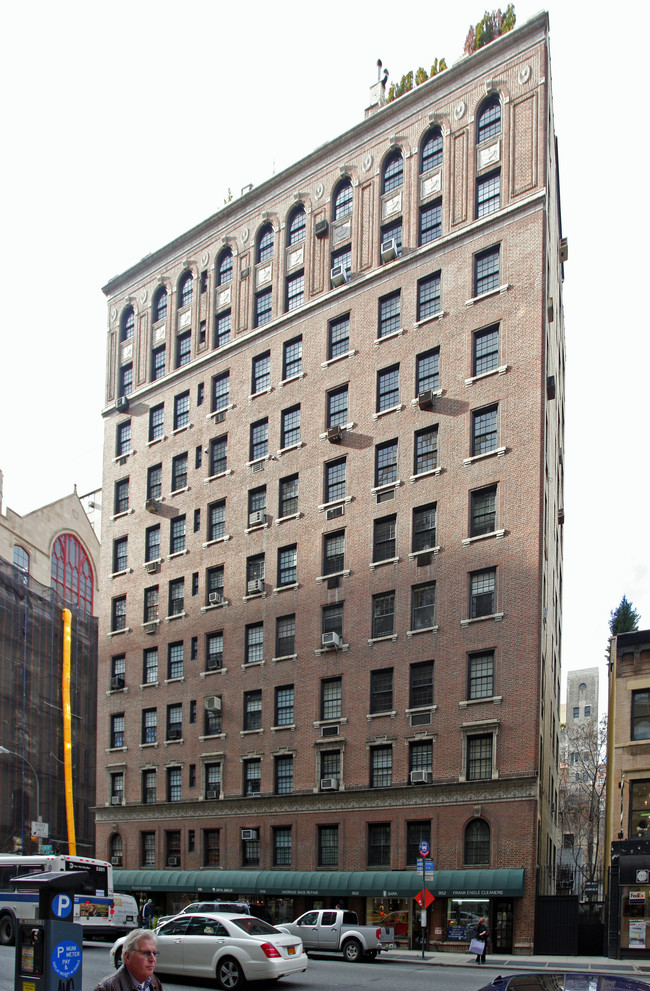 944-952 Lexington Ave in New York, NY - Building Photo - Building Photo