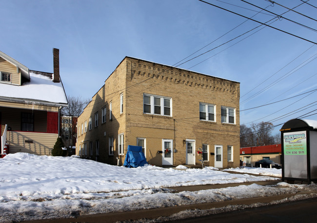 811 Wilmington Rd in New Castle, PA - Building Photo - Building Photo