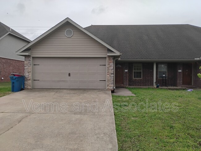 property at 3003 SW Deerfield Blvd