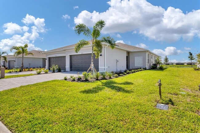 8757 St Kitts Cir in Englewood, FL - Building Photo - Building Photo