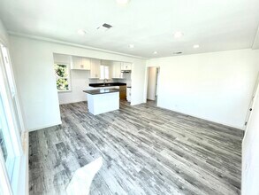 356 W Maple St, Unit 356 in Glendale, CA - Foto de edificio - Building Photo