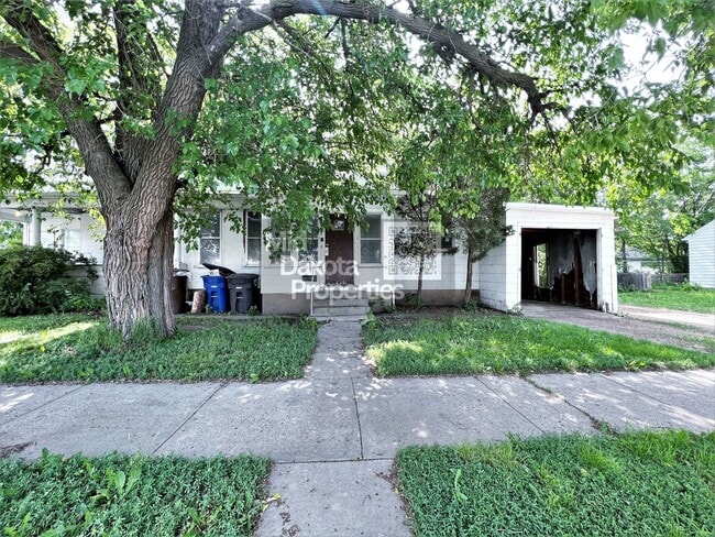 property at 200 W 4th Ave