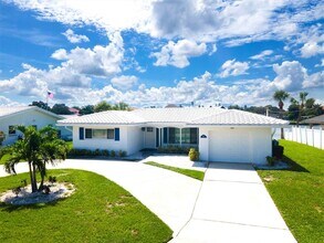315 Buttonwood Ln in Largo, FL - Building Photo - Building Photo