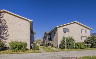 18 Greenwood Dr in Ceredo, WV - Building Photo