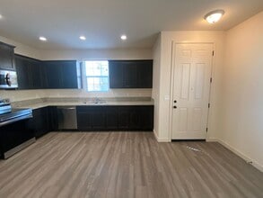 6769 Jujube Ln in Sacramento, CA - Building Photo - Building Photo