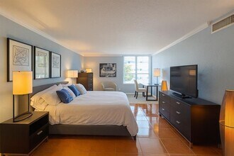 1000 Spanish River Rd in Boca Raton, FL - Building Photo - Building Photo