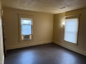 107 N Oakland Ave, Unit 2 in Sharon, PA - Building Photo - Building Photo