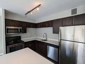 5559 N Sheridan Rd, Unit 2D Apartments