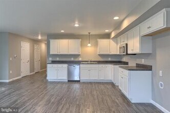 18 Chloe Dr in Myerstown, PA - Building Photo - Building Photo