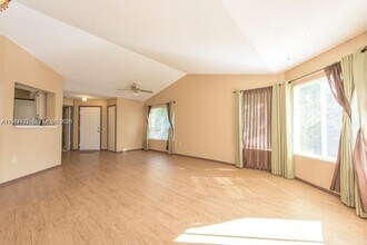 2667 NW 33rd St in Oakland Park, FL - Building Photo - Building Photo