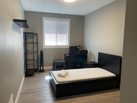 1200 Strathmore St in Nanaimo, BC - Building Photo