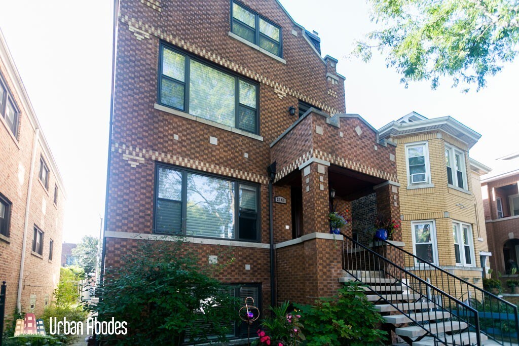 2141 W Superior St, Unit A00C in Chicago, IL - Building Photo
