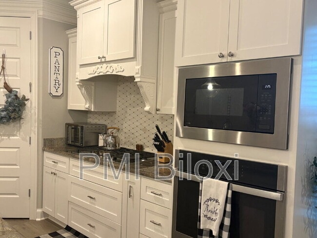 211 Madison Pl Dr in Ocean Springs, MS - Building Photo - Building Photo