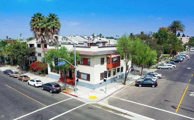 401-409 W 4th St in Long Beach, CA - Building Photo