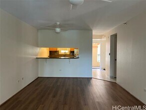 1090 Ala Napunani St in Honolulu, HI - Building Photo - Building Photo