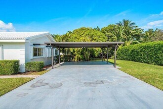 325 Inlet Way in West Palm Beach, FL - Building Photo - Building Photo