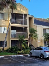 5686 Rock Island Rd in Tamarac, FL - Building Photo - Building Photo
