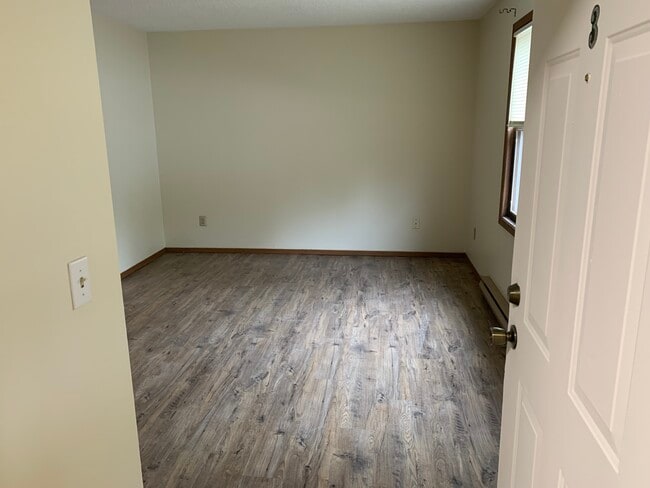 1112 Devney Dr in Altoona, WI - Foto de edificio - Building Photo