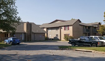 Knollwood in Tulsa, OK - Building Photo