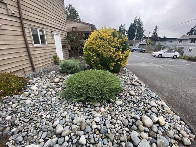 25 Pryde Ave in Nanaimo, BC - Building Photo - Building Photo