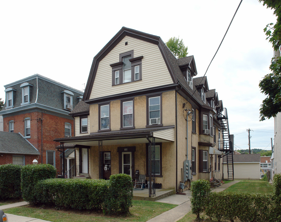 109 E 4th Ave in Conshohocken, PA - Building Photo