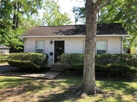 604 Morgan Ave in Pascagoula, MS - Building Photo
