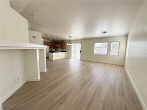 5718 Royal Sands St in North Las Vegas, NV - Building Photo - Building Photo