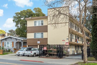 3170 High St in Oakland, CA - Building Photo - Primary Photo