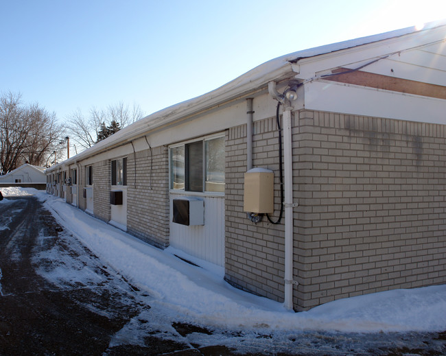 Korvette Apartments in Roseville, MI - Foto de edificio - Building Photo