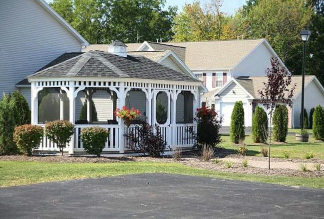 Bay Pines Apartments in Webster, NY - Foto de edificio - Building Photo