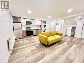 545 Palmerston Blvd in Toronto, ON - Building Photo - Building Photo