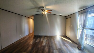 3637 SE 6th St in Topeka, KS - Foto de edificio - Building Photo