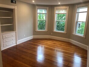 24 Pond St, Unit 2 in Boston, MA - Building Photo - Building Photo