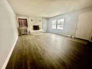 680 Stamp Dr in Elkhart, IN - Foto de edificio - Building Photo