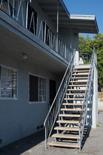 411 W Fiat St in Carson, CA - Foto de edificio - Building Photo