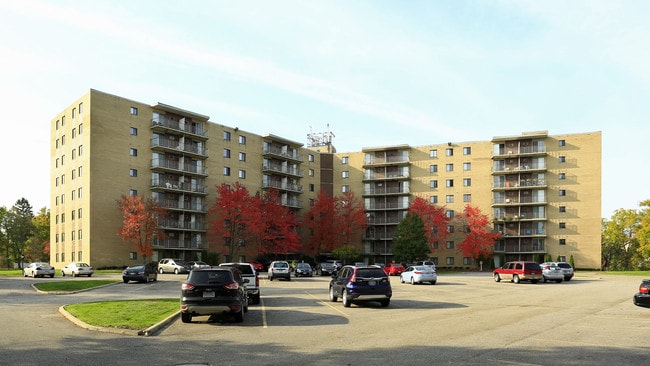 Bridlewood Apartments in North Olmsted, OH - Foto de edificio - Building Photo