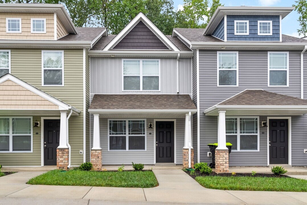 254 Woodland Vly Ln in Clarksville, TN - Building Photo