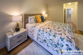 75 Saint Paul St, Unit 6 in Brookline, MA - Foto de edificio - Building Photo