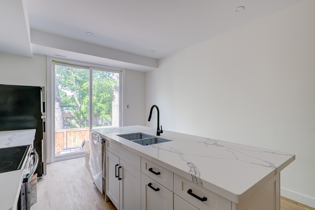 153 Mary St in Barrie, ON - Building Photo