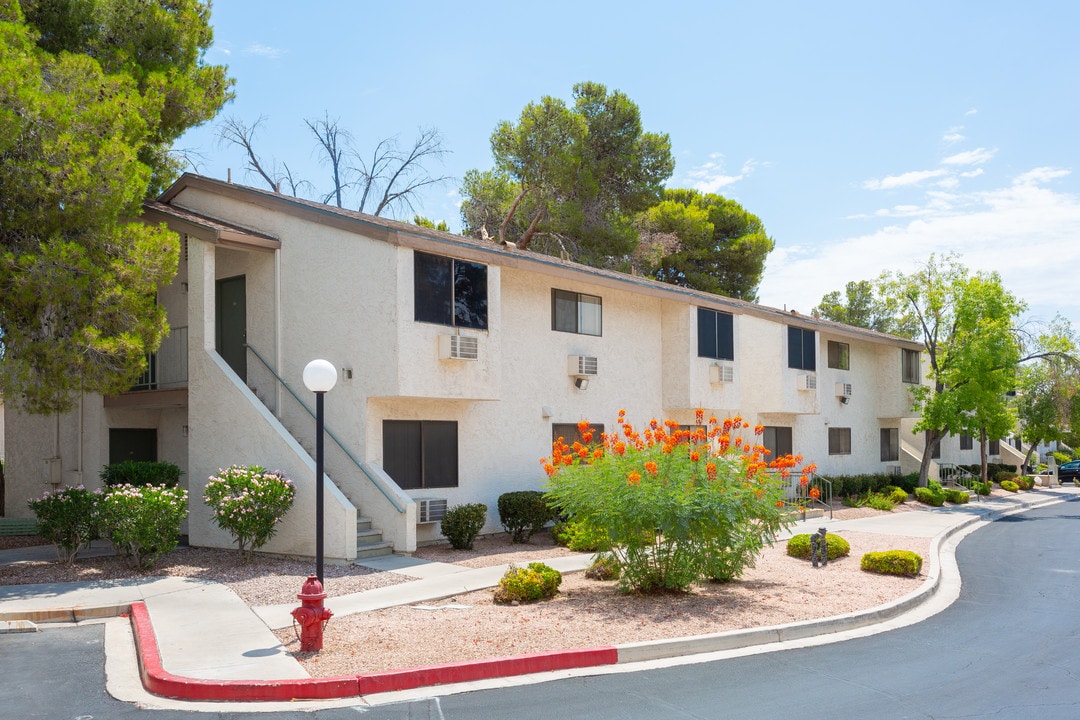 Sunrise Gardens 55+ Senior Apartments in Las Vegas, NV - Foto de edificio
