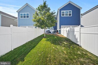 1025 Forsythia Ln in Stafford, VA - Building Photo - Building Photo