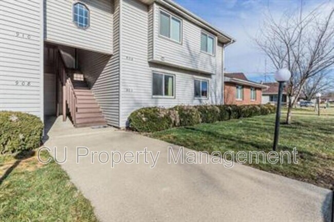 922 Kara Dr in Champaign, IL - Building Photo - Building Photo