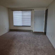 303 NW Tumlin Ave in Winston, OR - Building Photo - Building Photo