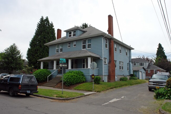 Blue Manor Apartments in Portland, OR - Foto de edificio - Building Photo