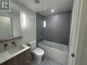 110 Broadway Ave in Toronto, ON - Building Photo - Building Photo