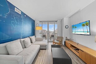 2602 E Hallandale Beach Blvd in Hallandale Beach, FL - Building Photo