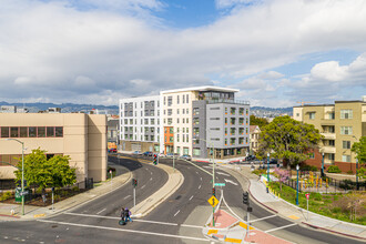 Embark Apartments in Oakland, CA - Building Photo - Building Photo